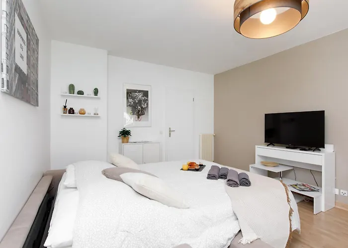 Tres Spacieux Et Design Le Bella Climatise Lägenhet